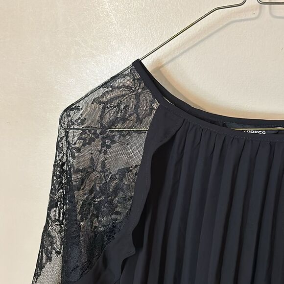 Express Pleated Lace Shoulder Crew Neck Long Sleeve Blouse Top Black M NWT - Picture 2 of 5